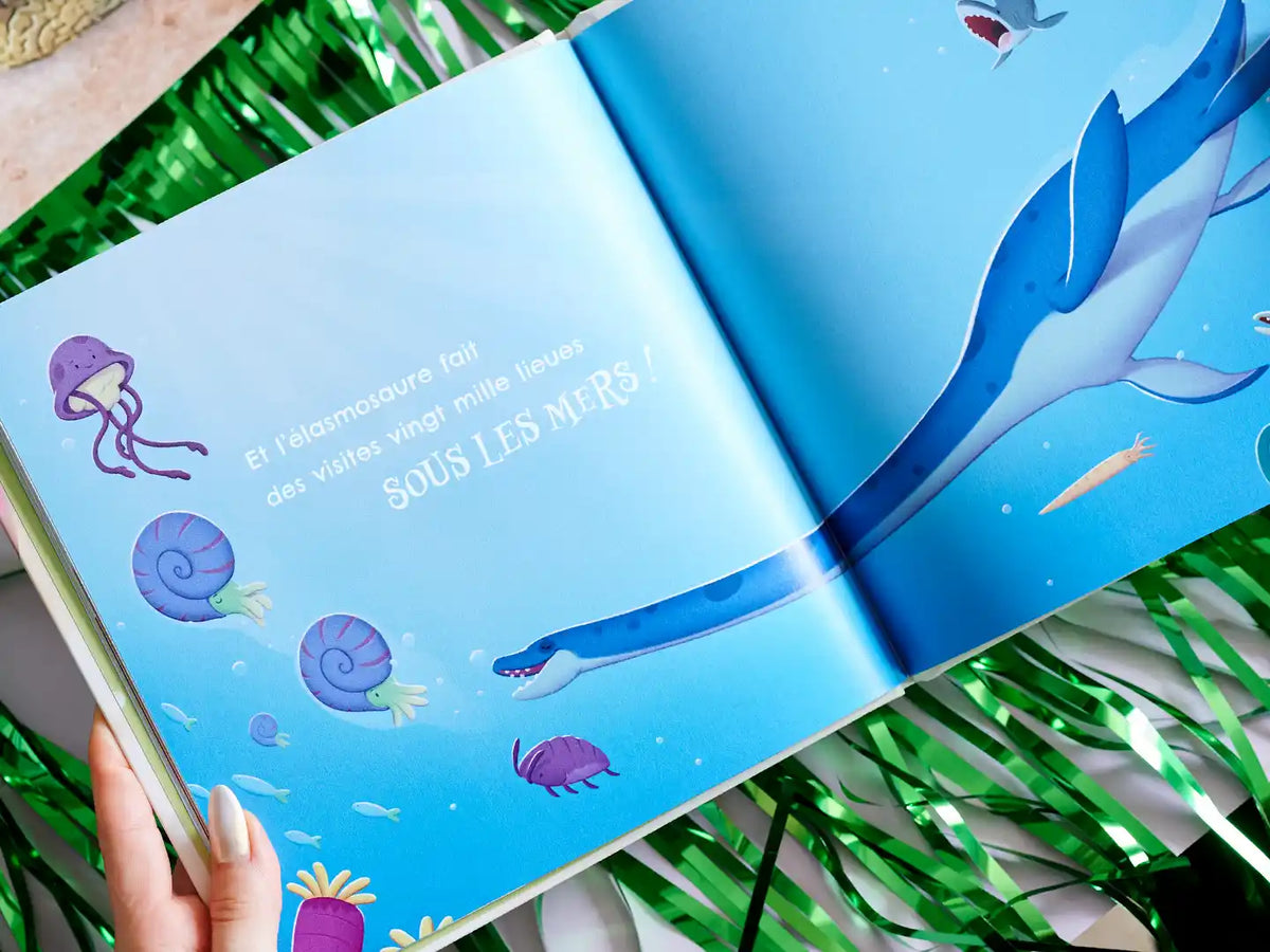 La variation de couleurs dans les illustrations permet des contrastes qui plaisent aux enfants dans ce livre sur les dinosaures.