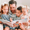 Ce livre personnalisé pour Papa + 3 enfants est une idée de cadeau idéale pour Noël, un anniversaire ou même la fête des pères!