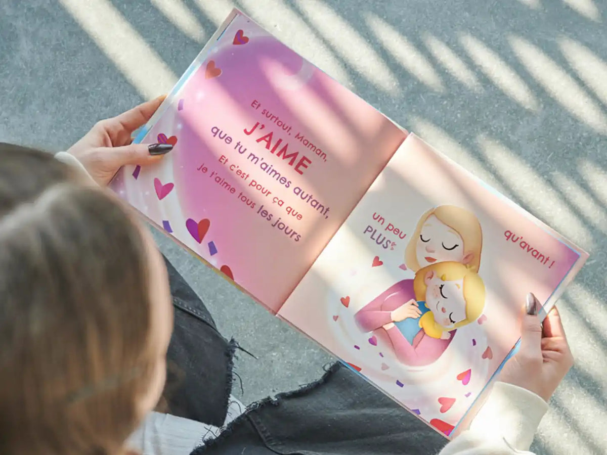 Belle illustration du livre personnalisé pour enfants et maman qui est un cadeau unique pour la fête des mères.