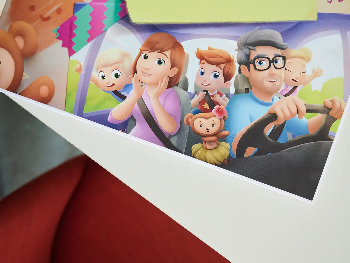 Jolie illustration de chaque membre de la famille dans ce livre d'histoires familial personnalisé et cool qui est un excellent cadeau pour la fête des mères.