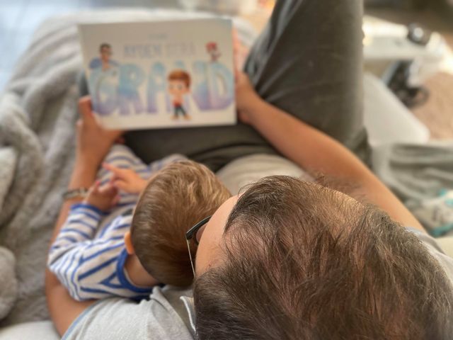 Voici la meilleure idée de cadeau pour la fête des pères : un livre personnalisé sur les métiers d'un fils ou d'une fille.