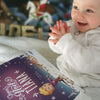Les enfants adoreront découvrir leur livre personnalisé Hourra Héros sous le sapin de Noël.