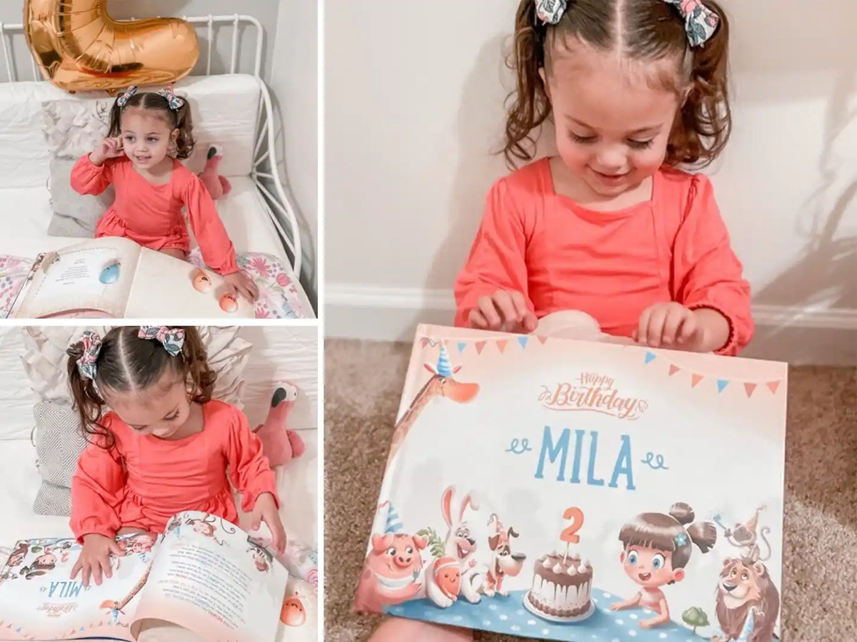 Une petite fille avec son livre d'anniversaire personnalisé qu'elle a reçu pour son deuxième anniversaire.