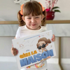 Iris adore son nouveau livre personnalisé Iris gère la maison.