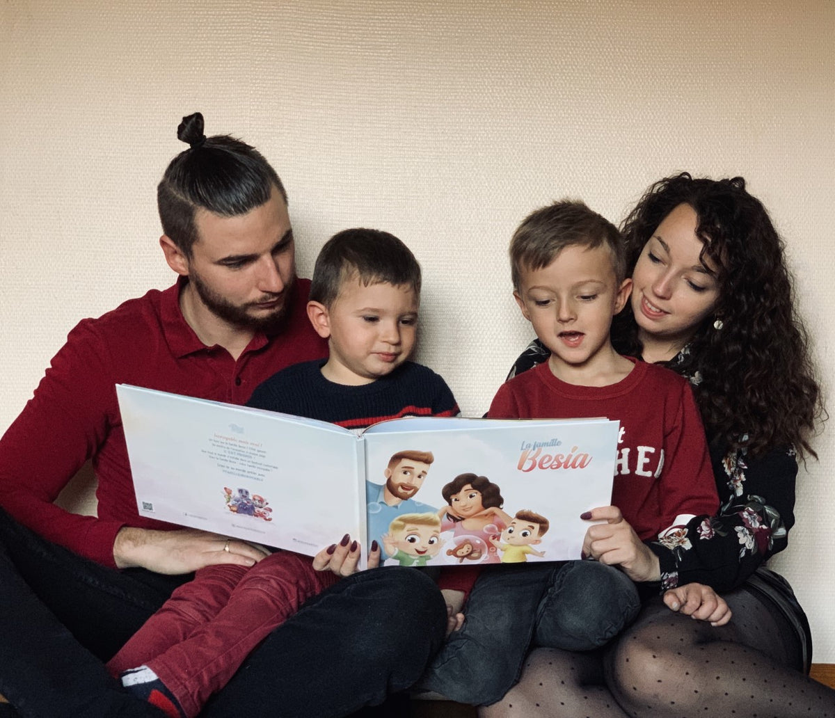 Les couples recomposés, les beaux pères et belles mères peuvent être inclus dans ce livre personnalisé pour les familles.