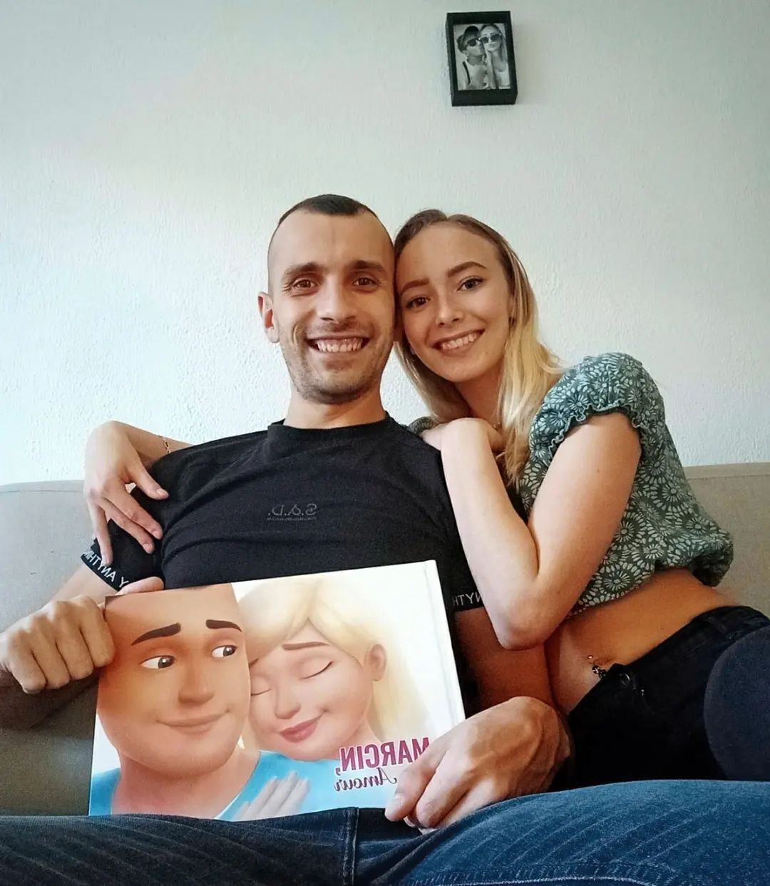 Un couple heureux et personnalisé dans ce livre pour une chérie, femme, amoureuse, copine.